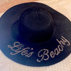 Black beach  hat never worn says Life’s Beachy !!